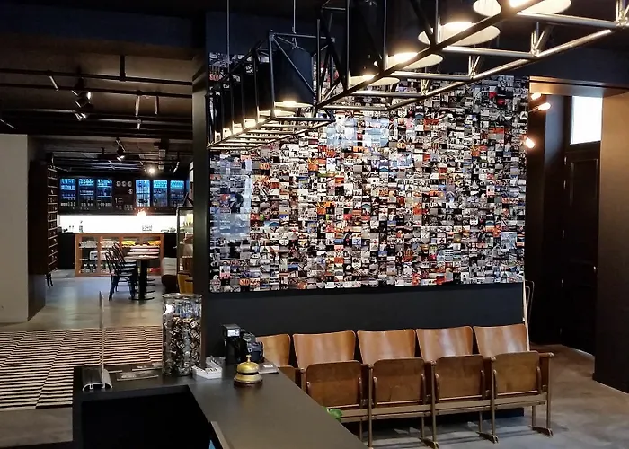 Zoom Hotel
